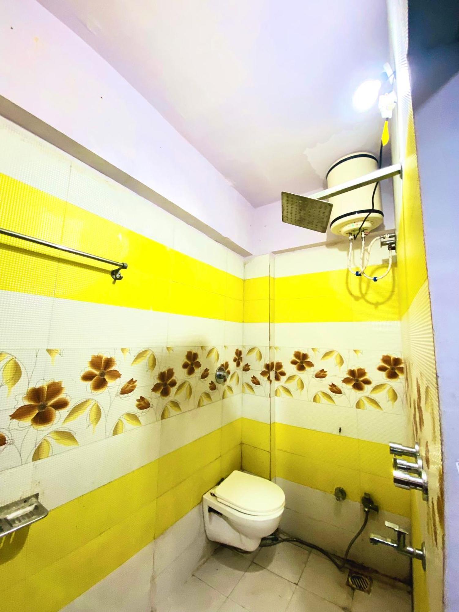 Hotel Ramghat View Ujjain Exteriör bild